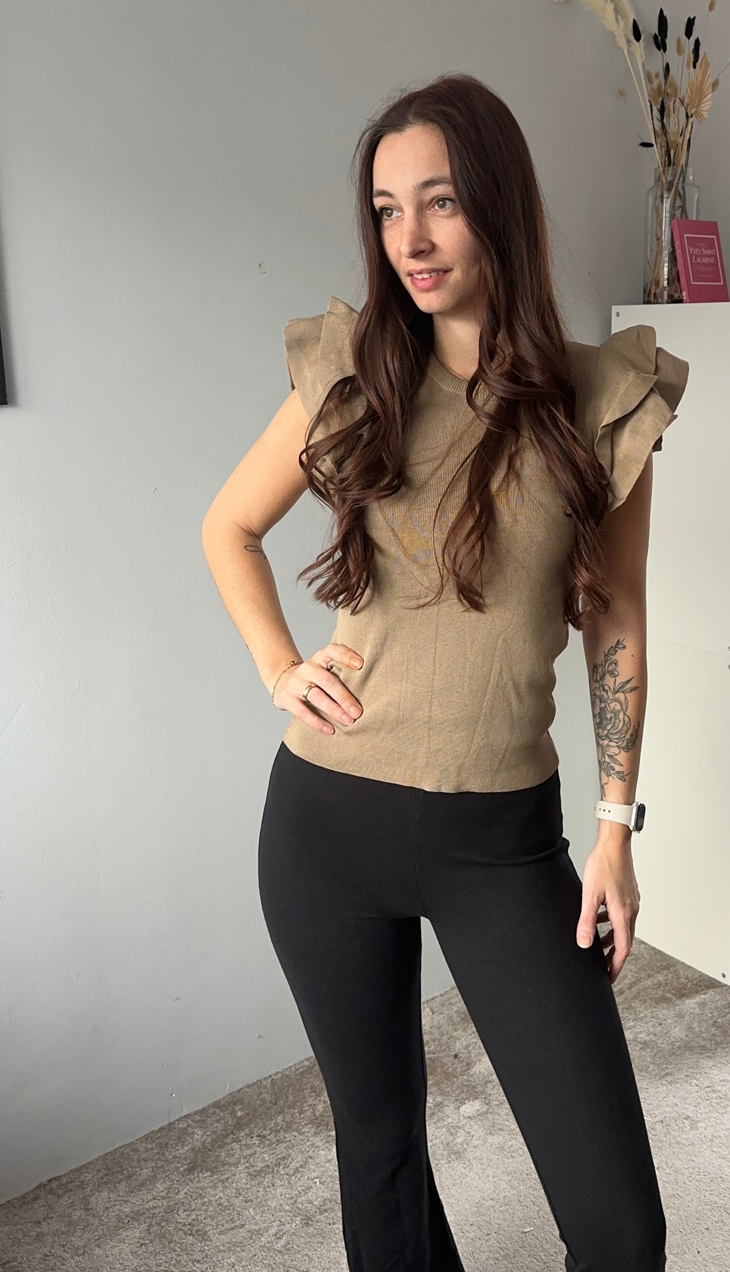 Shirt ruffle taupe