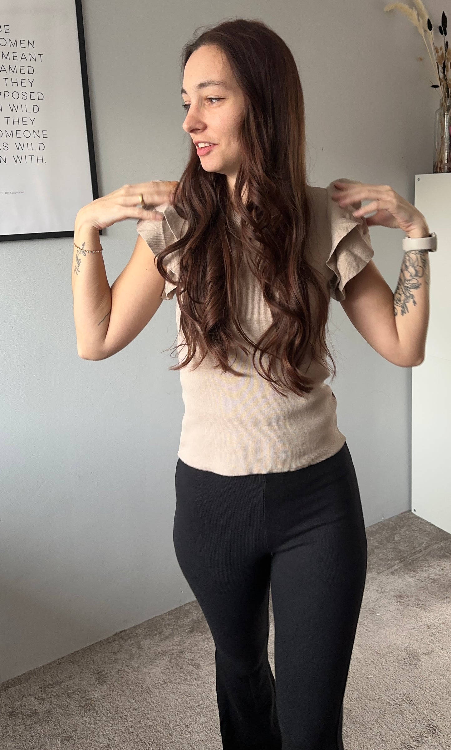 Shirt ruffle beige